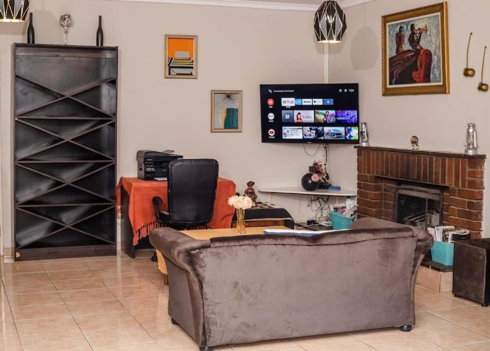 גאבורון Birdville Bnb Guest House מראה חיצוני תמונה