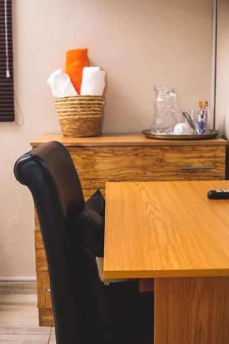 גאבורון Birdville Bnb Guest House מראה חיצוני תמונה